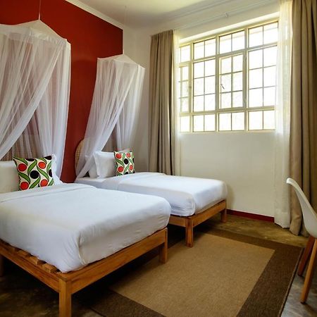 The Safari House Hotel Usa River Bagian luar foto