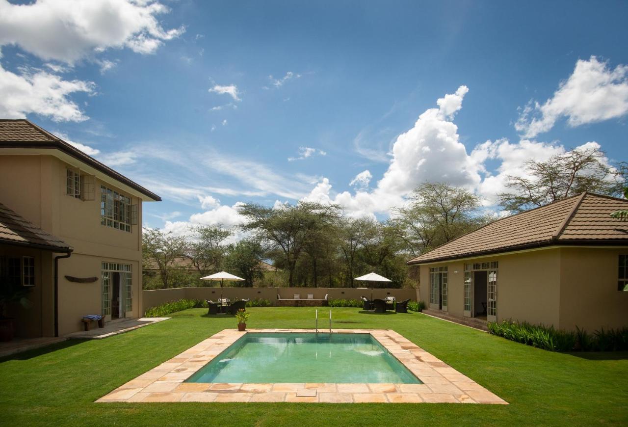The Safari House Hotel Usa River Bagian luar foto