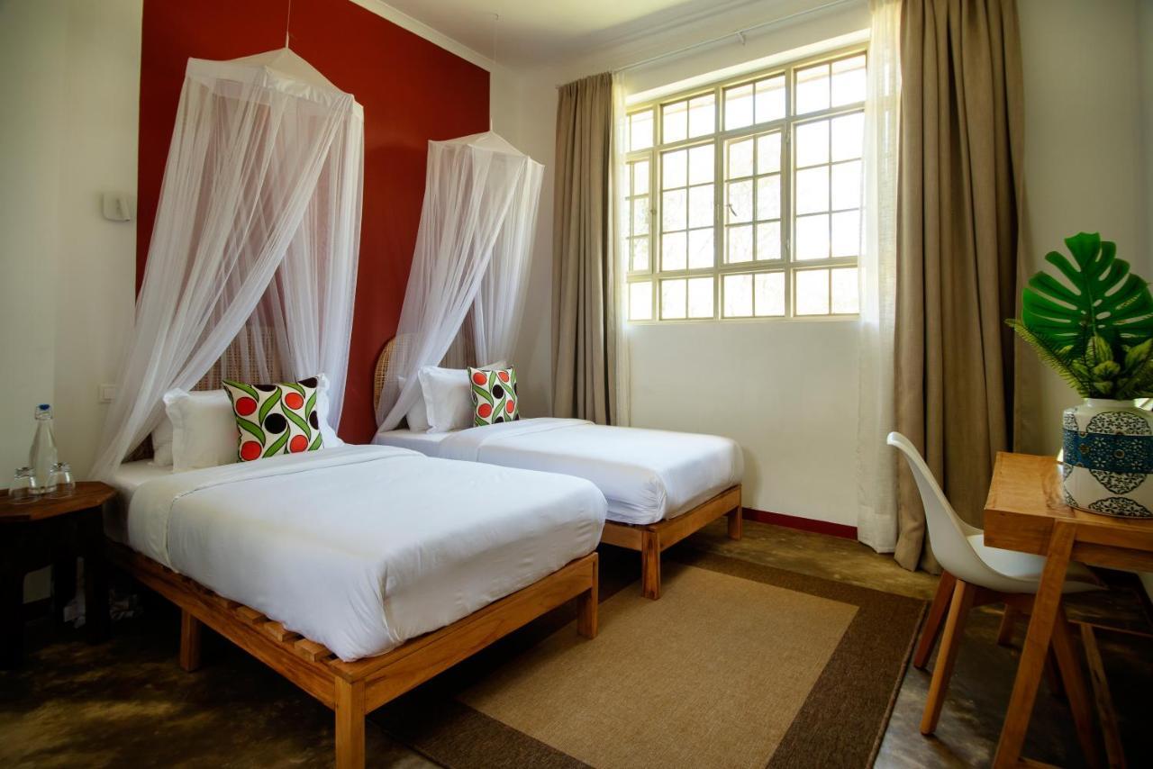 The Safari House Hotel Usa River Bagian luar foto