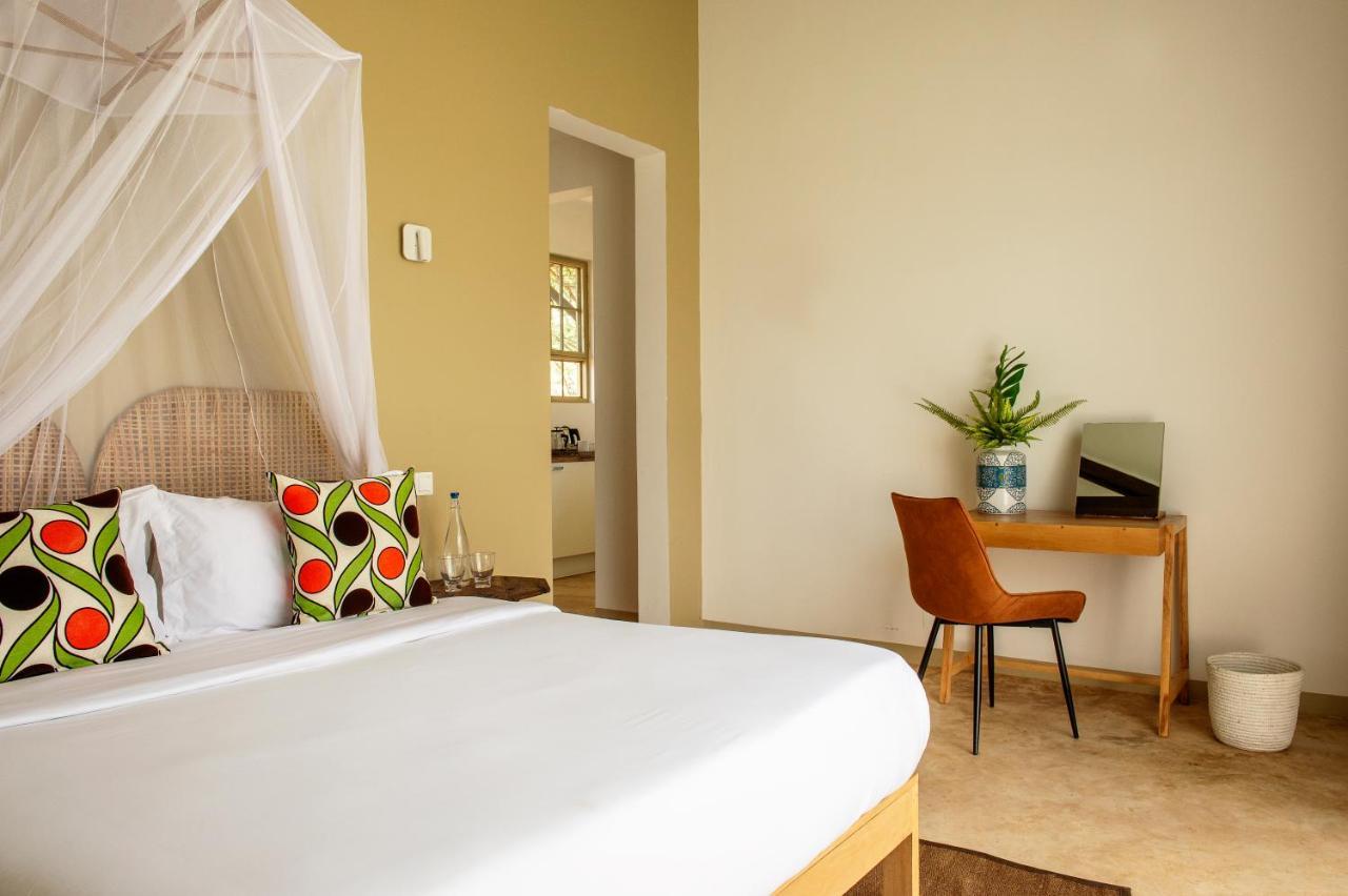 The Safari House Hotel Usa River Bagian luar foto