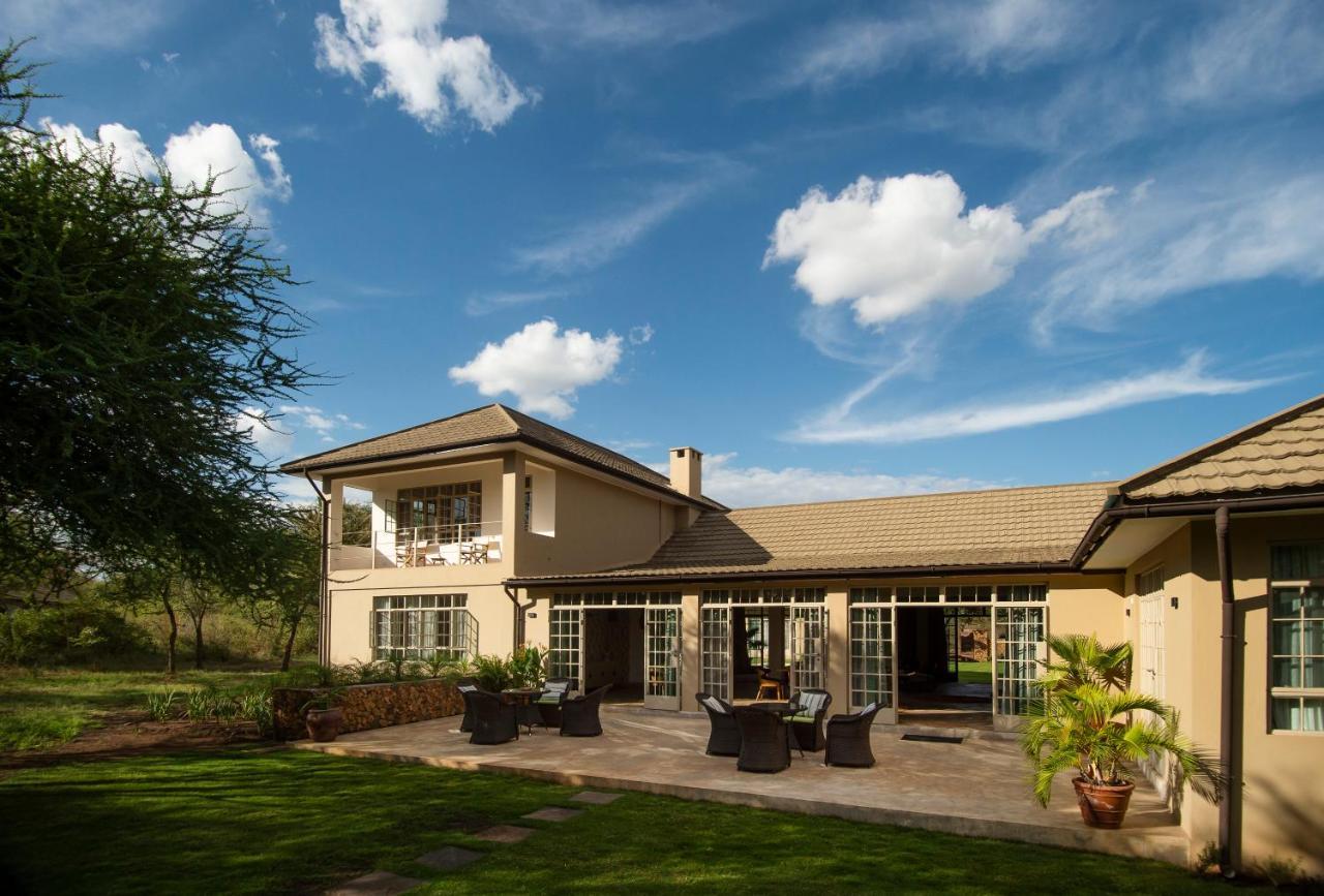 The Safari House Hotel Usa River Bagian luar foto