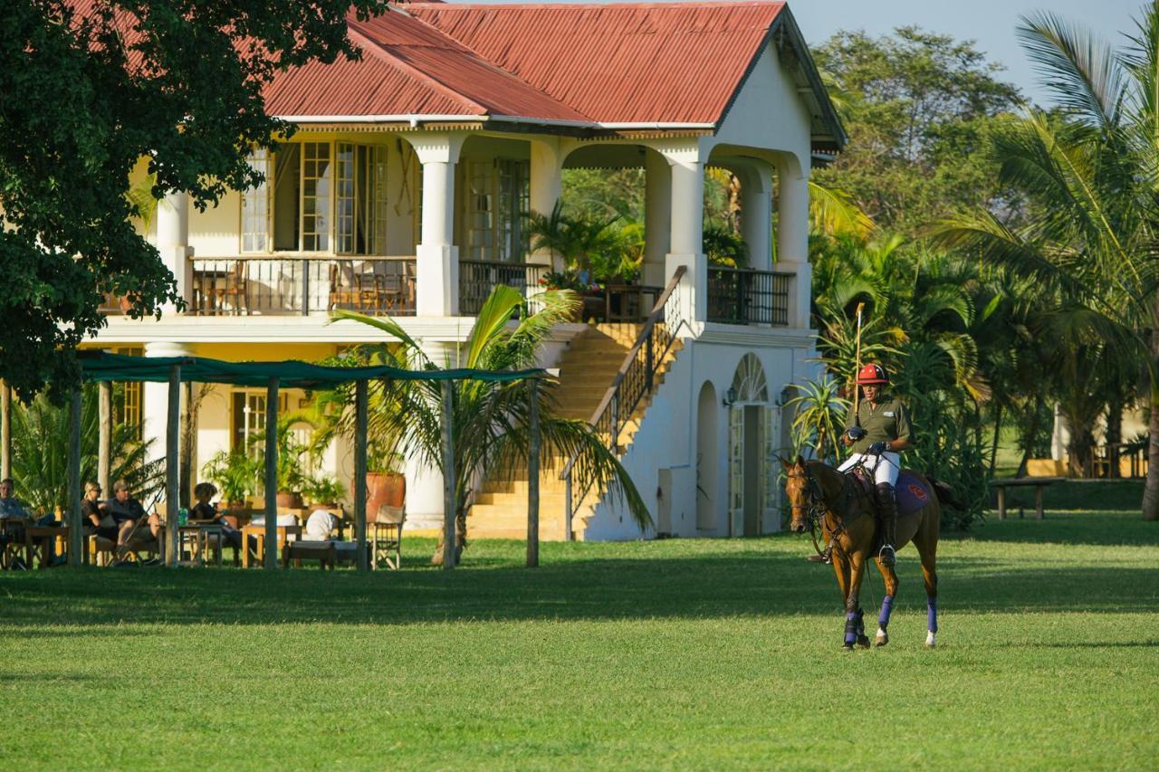 The Safari House Hotel Usa River Bagian luar foto