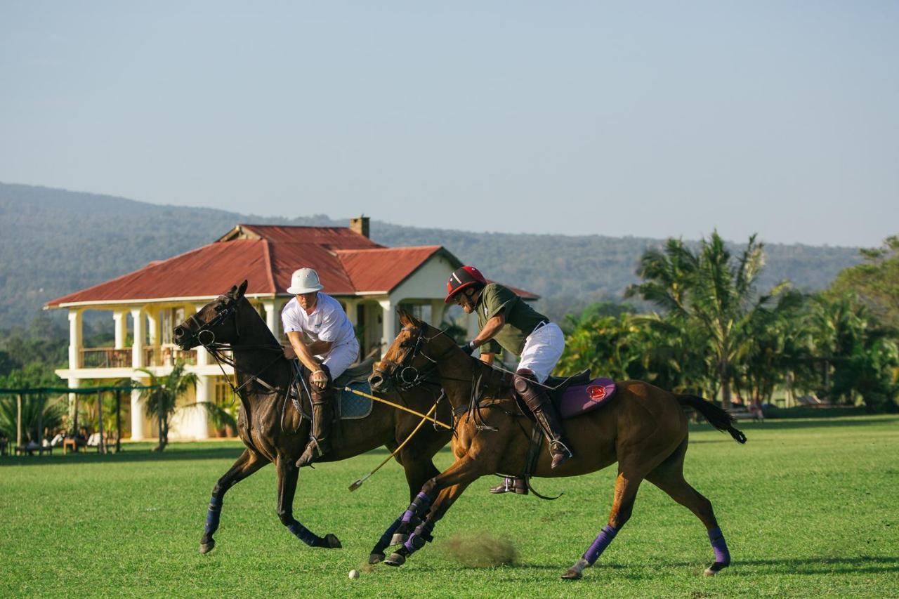 The Safari House Hotel Usa River Bagian luar foto